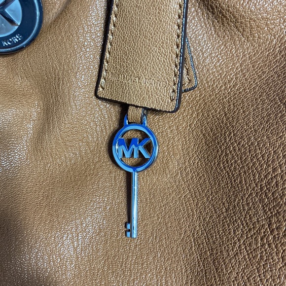 Michael Kors Hamilton Large Satchel - Picture 10 of 14